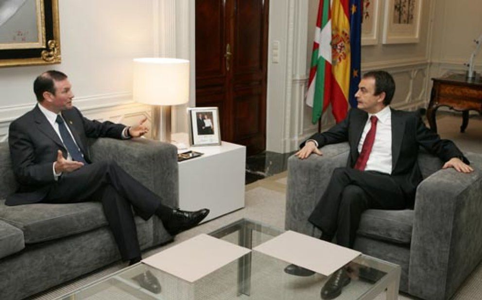 Foto: Ibarretxe pide a Zapatero que reserve al Gobierno vasco algún papel en el proceso de paz