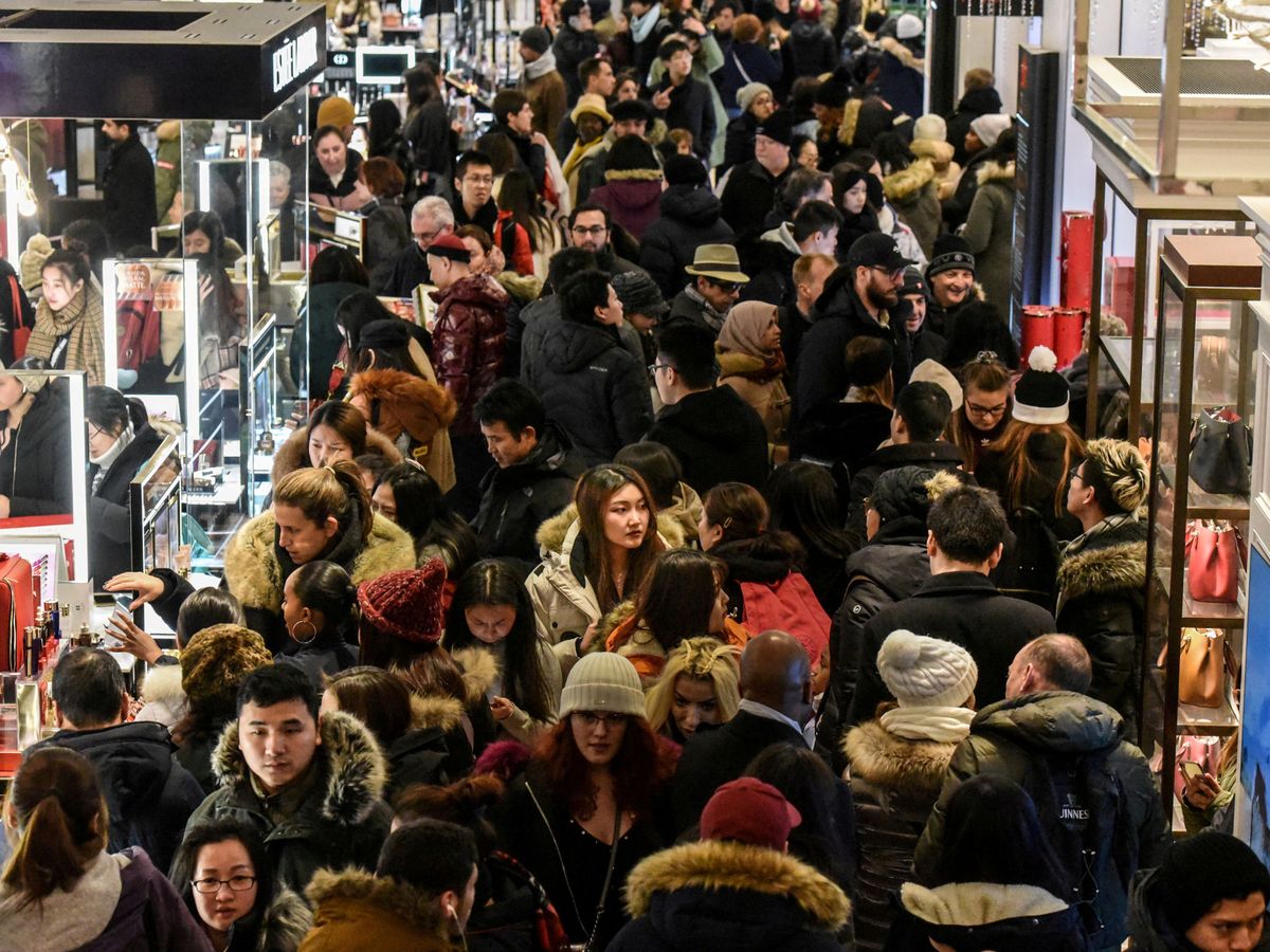 Foto: Cientos de personas abarrotan los comercios en el Black Friday de 2018 en Nueva York. (Foto: Reuters)