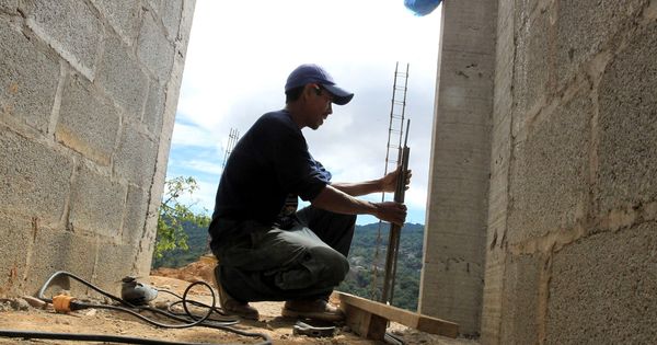 Foto: Trabajador del sector de la construcción. (EFE)