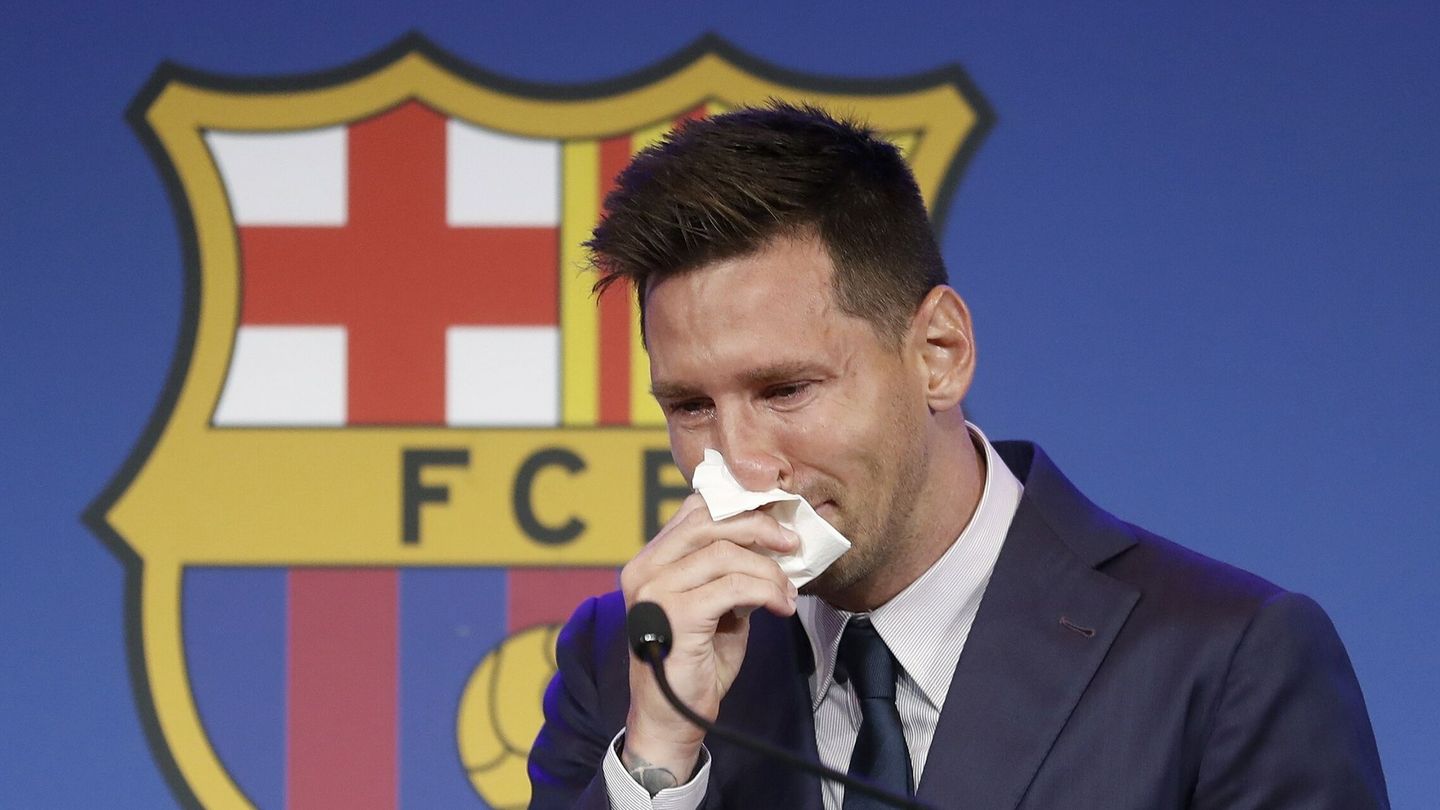 Messi rompe a llorar durante su despedida. (EFE)