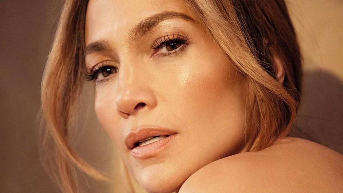 Cómo se perfila los labios Jennifer Lopez y otros inesperados trucos de maquillaje de la cantante