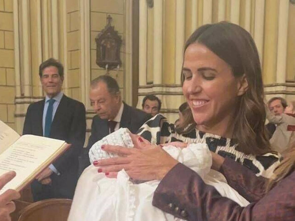 Foto: María Vega-Penichet en el bautizo de su hijo. (Redes)