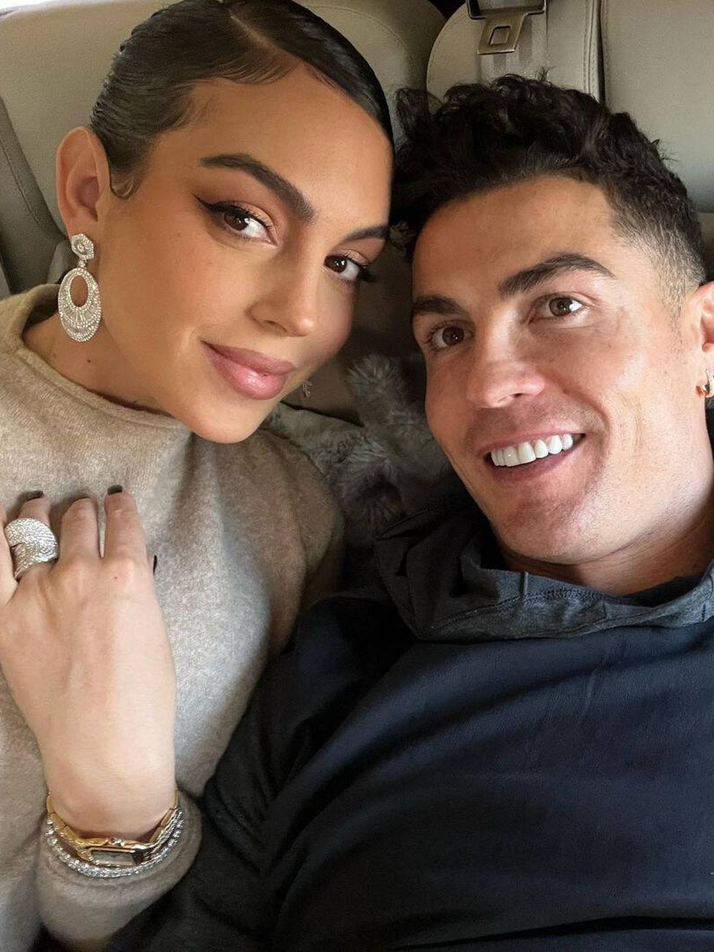 Georgina y Ronaldo, en su jet privado camino de Zúrich. (Instagram)