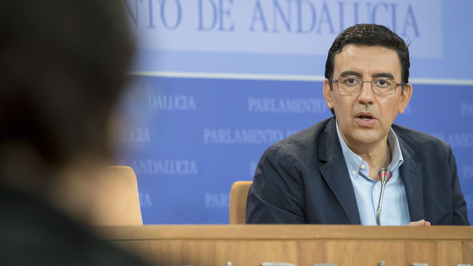 Foto: Mario Jiménez en rueda de prensa en el Parlamento de Andalucía en Sevilla. (EFE)