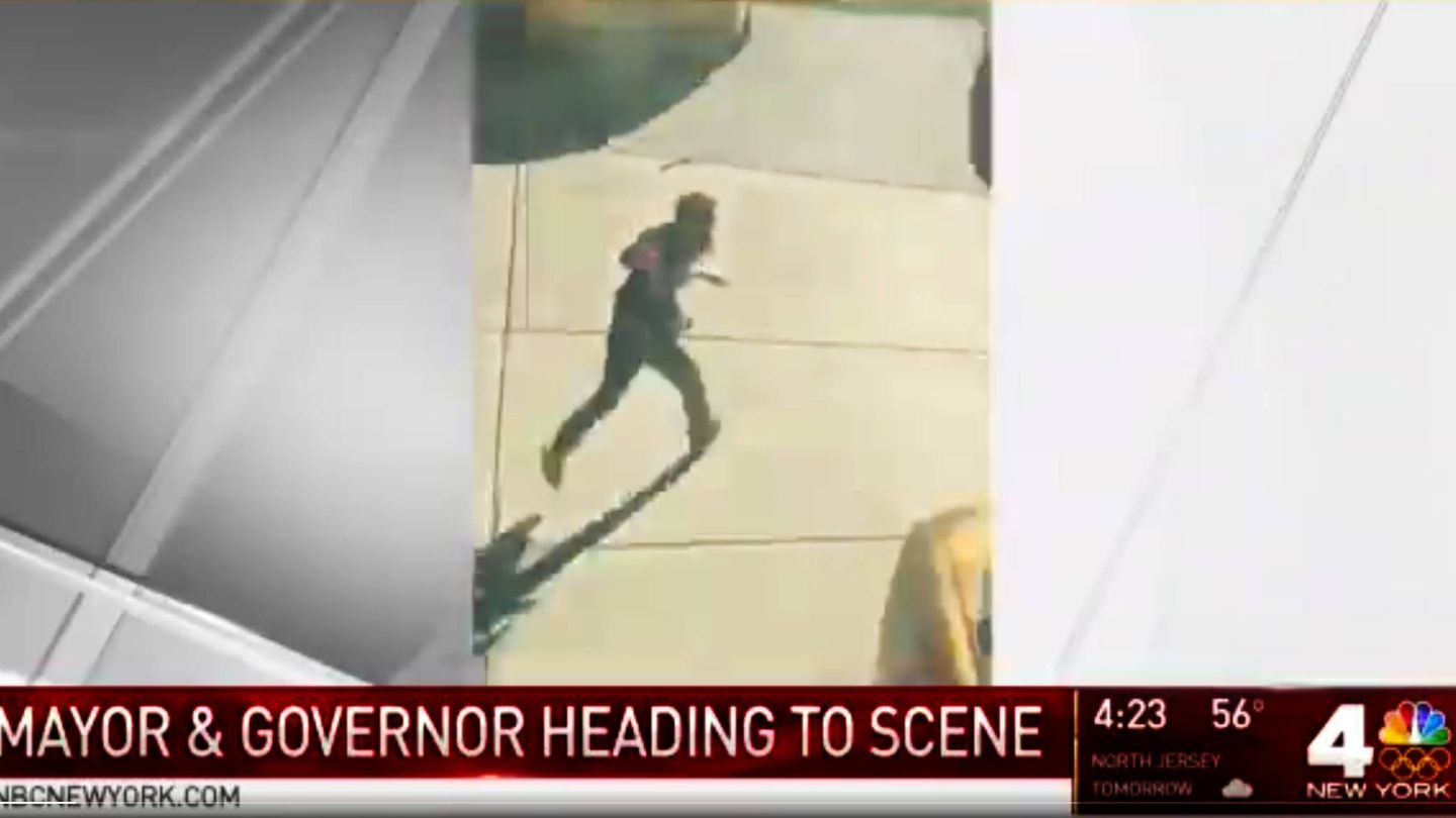 Imagen del atacante tras salir de la camioneta. 
