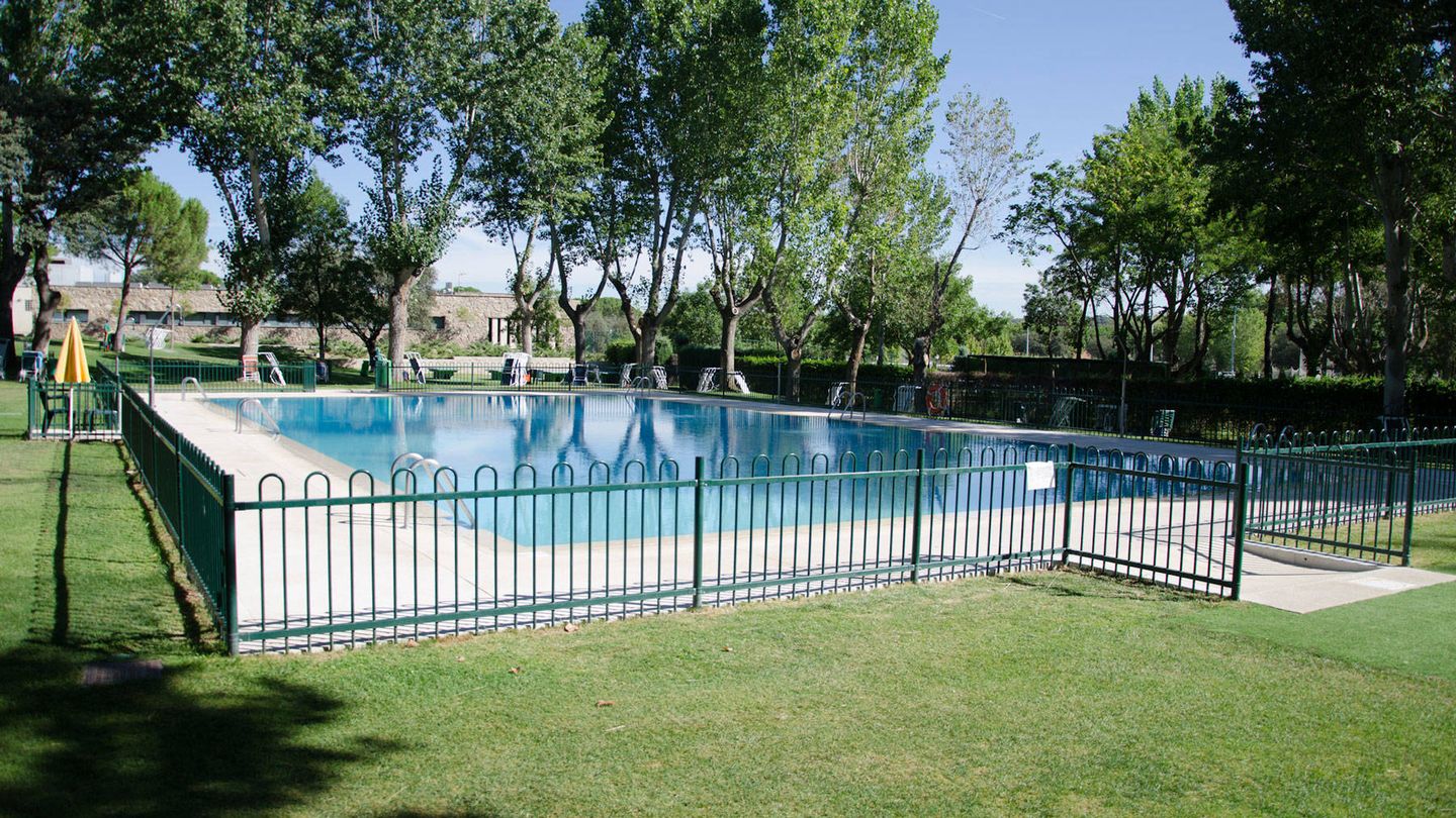 Una de las piscinas del Club de Campo.