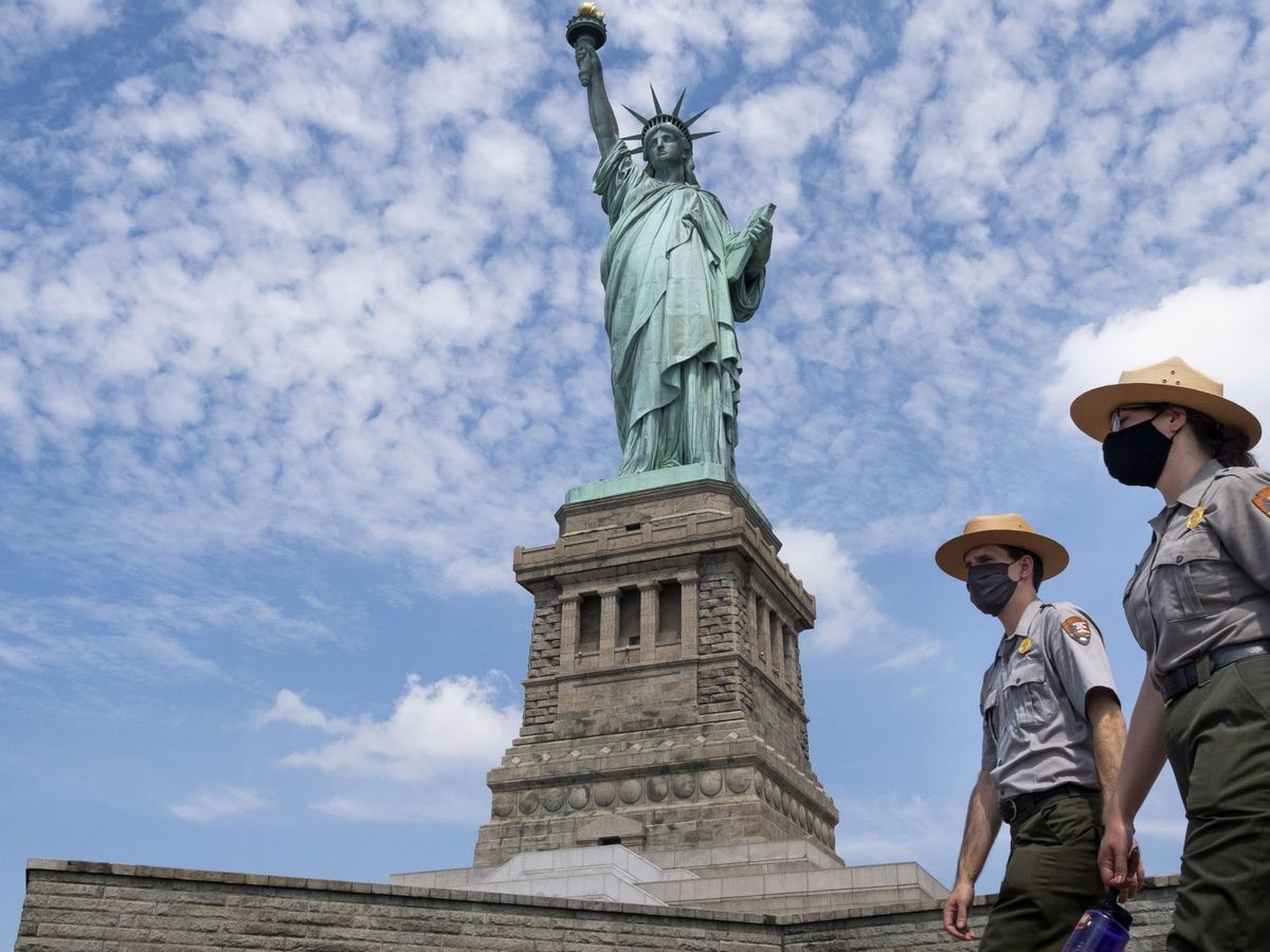 Foto: Liberty island reopens to visitors for first time since march