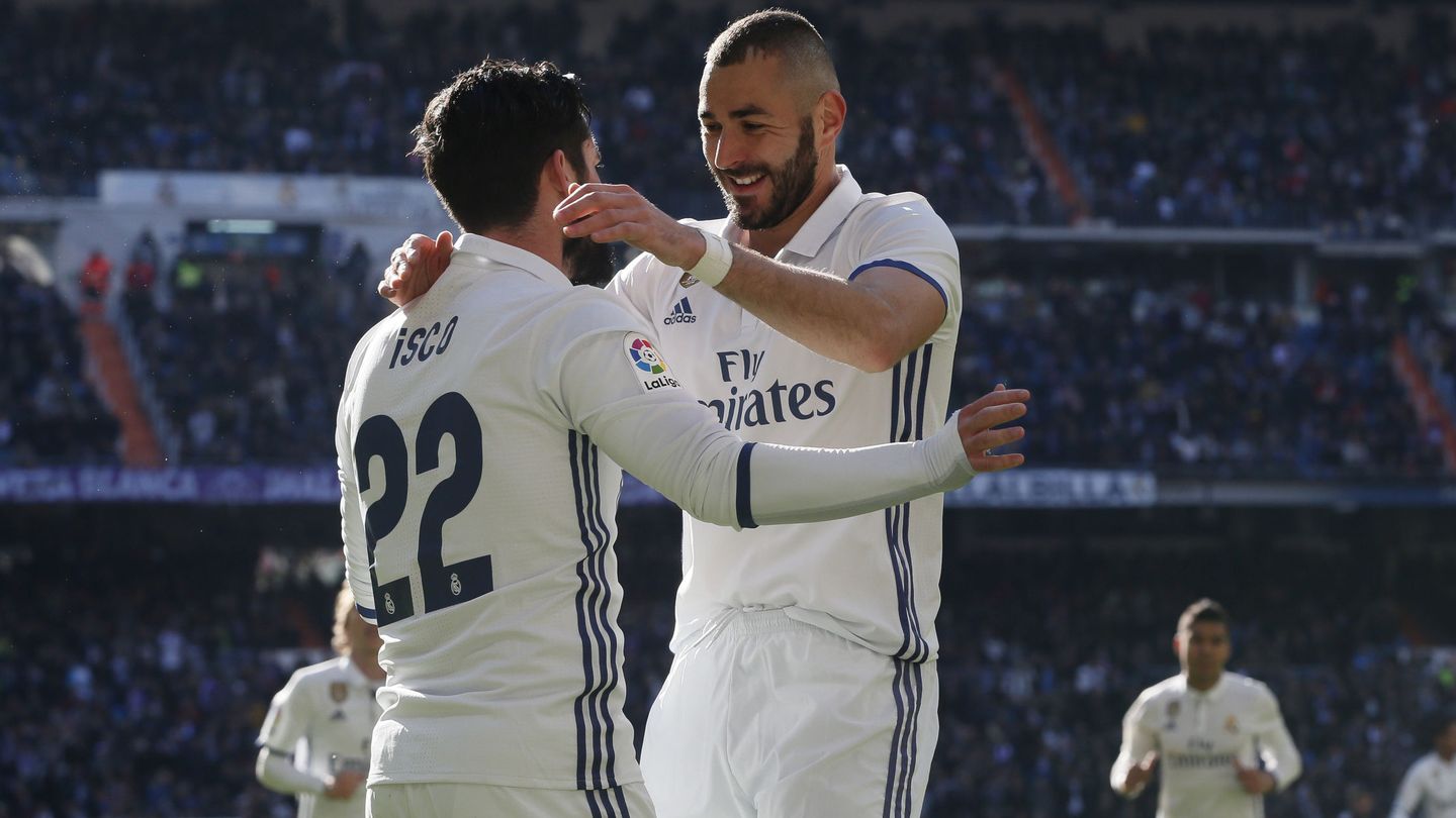 Isco y Benzema celebran un gol. (EFE)