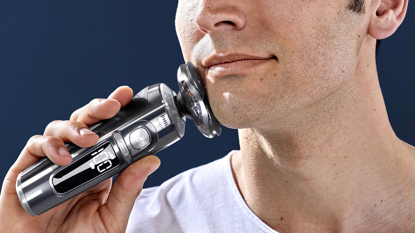 La máquina de afeitar S9000 Prestige de Philips ayuda a conseguir un afeitado apurado.