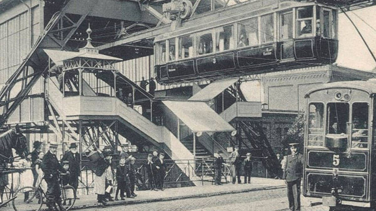 La increíble historia del tren al revés de la ciudad alemana de Wuppertal