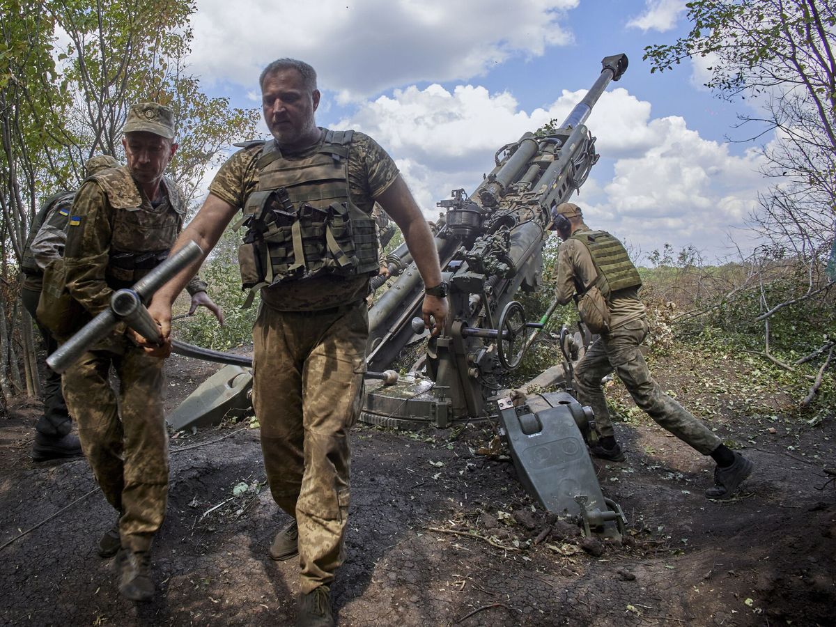 Foto: Militares ucranianos en la zona de Kharkiv, Ucrania. (Rusia, Ucrania). (EFE/EPA/Sergey Kozlov) 