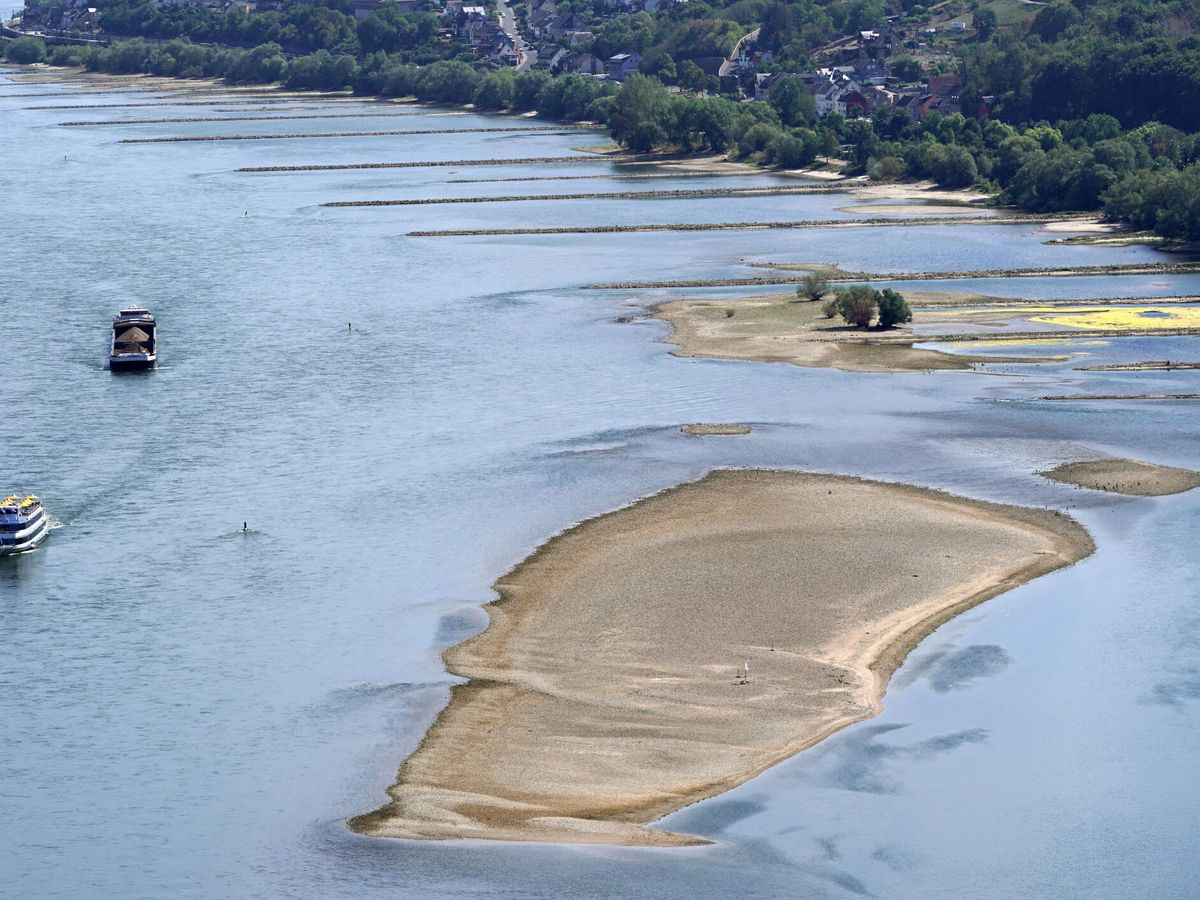 Foto: Niveles bajos de caudal en el Rin por la sequía. (EFE/Ronald Wittek)