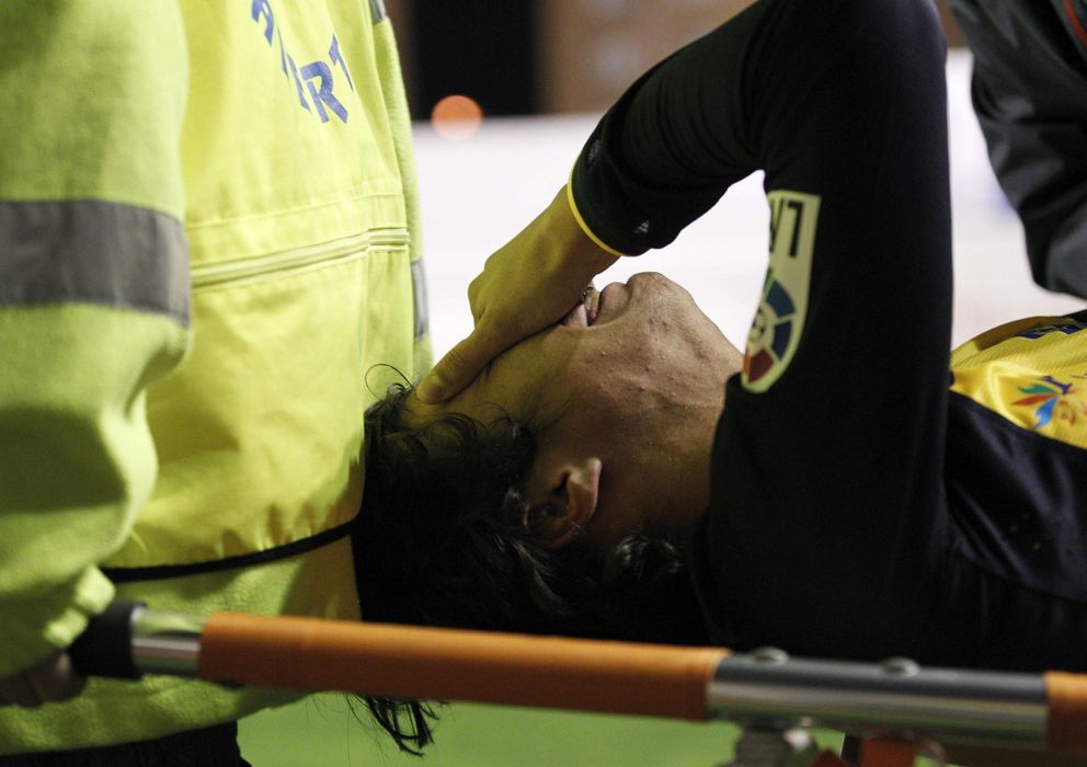 Foto: Óliver Torres, tras lesionarse en Vallecas.