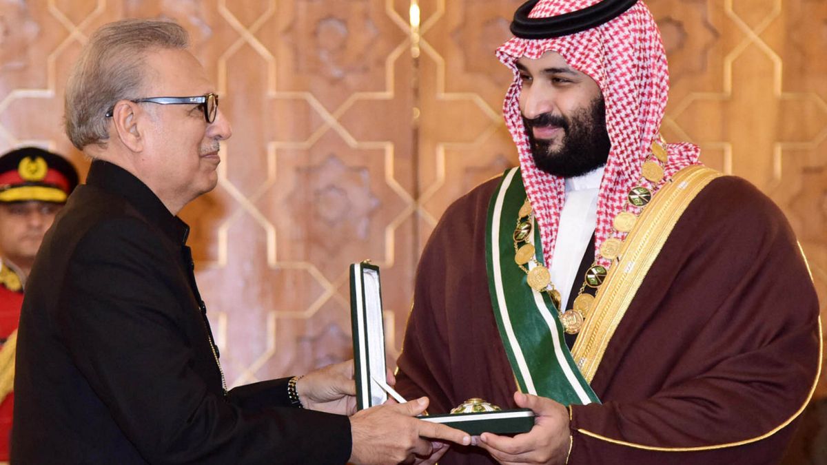 Pakistán recibe un salvavidas económico de Arabia Saudí en el peor momento con India