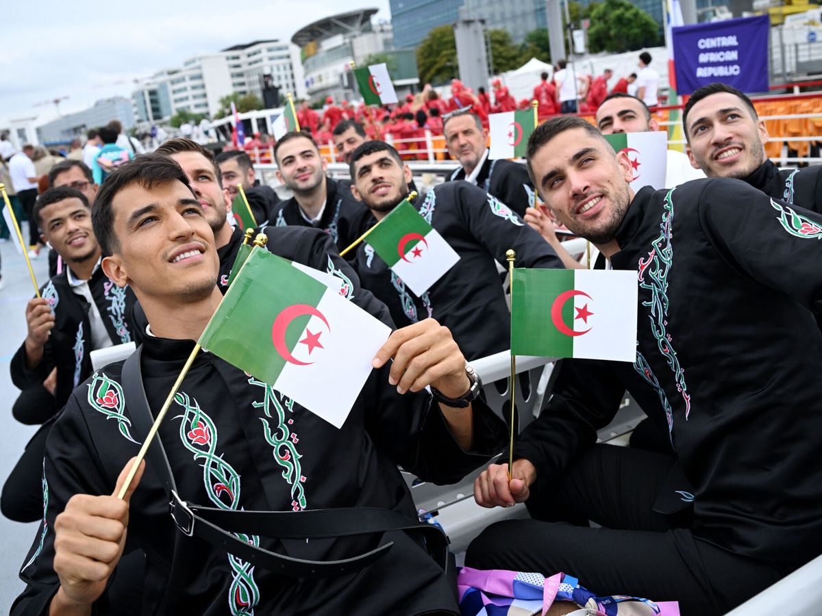 Foto: La delegación argelina, durante la ceremonia inaugural. (Reuters/Annegret Hilse)