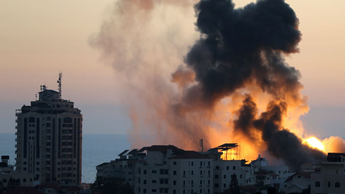 Diez bombas por minuto: así se vive desde Gaza la 'batalla personal' de Netanyahu