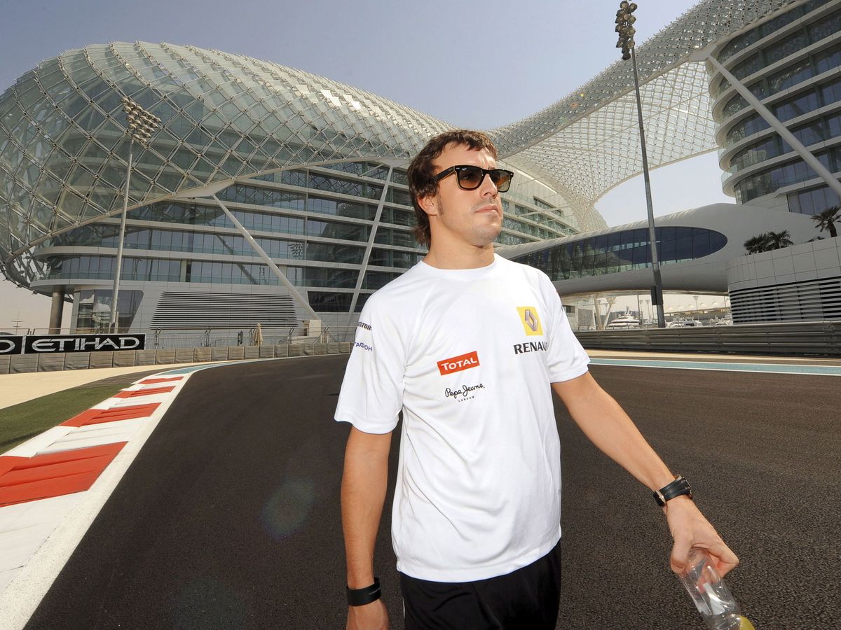 Foto: Alonso, antes de una carrera en Abu Dhabi, en 2009 (Efe)