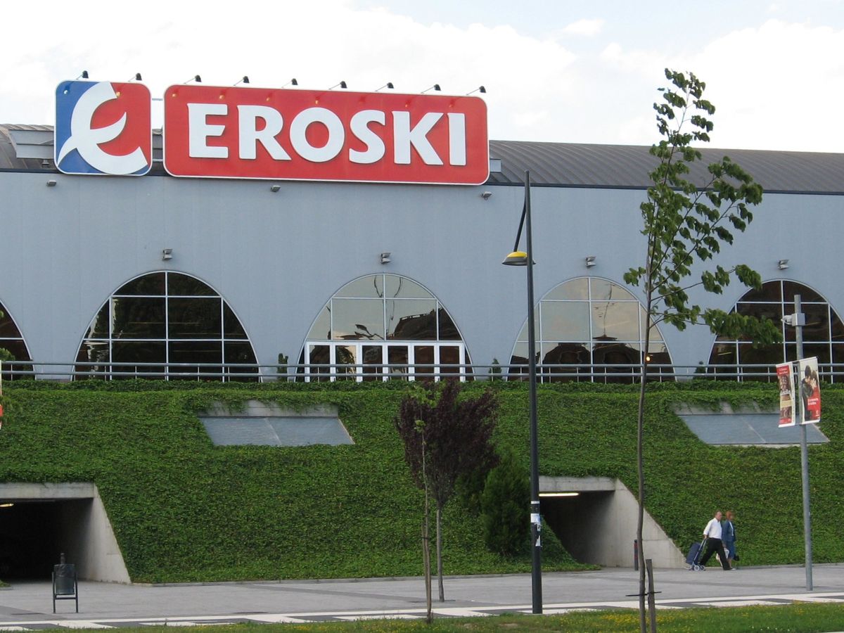 Foto: Centro Comercial Eroski en Vitoria. (Wikimedia/Yrithinnd)