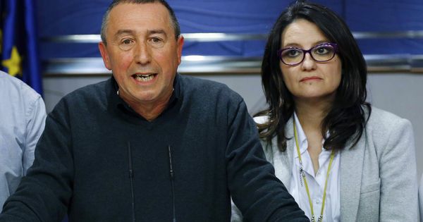 Foto: El diputado Joan Baldoví, con la vicepresidenta de la Generalitat, Mónica Oltra, detrás. (EFE)