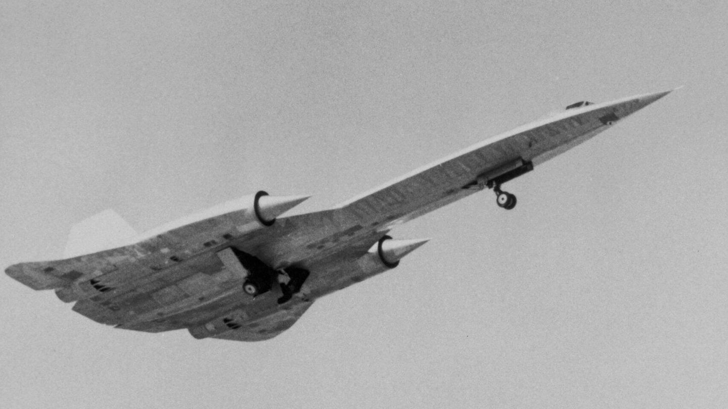 El primer vuelo del A-12 Oxcart, antecesor secreto del SR-71.