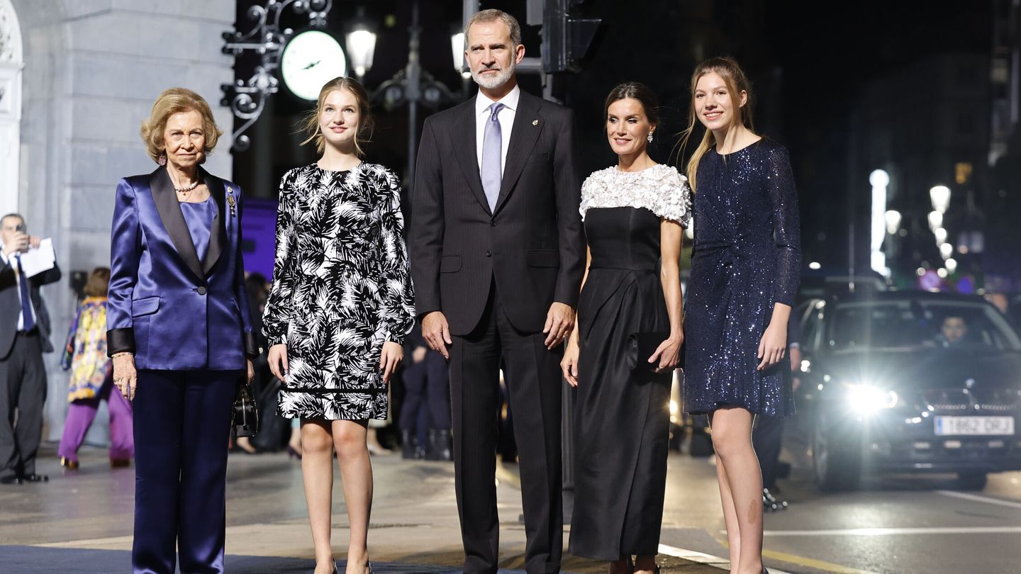 La familia real en la ceremonia de entrega de los Premios Princesa de Asturias 2022. (EFE)