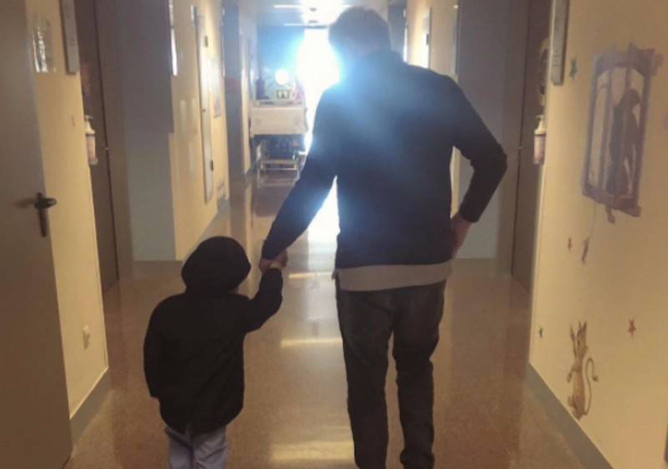 El futbolista Santiago Cañizares junto a su hijo. (Instagram)