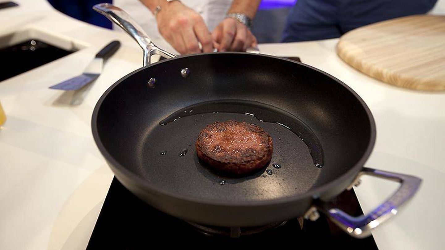 Primera hamburgesa sintética cocinada en 2013. (Cultured Beef)