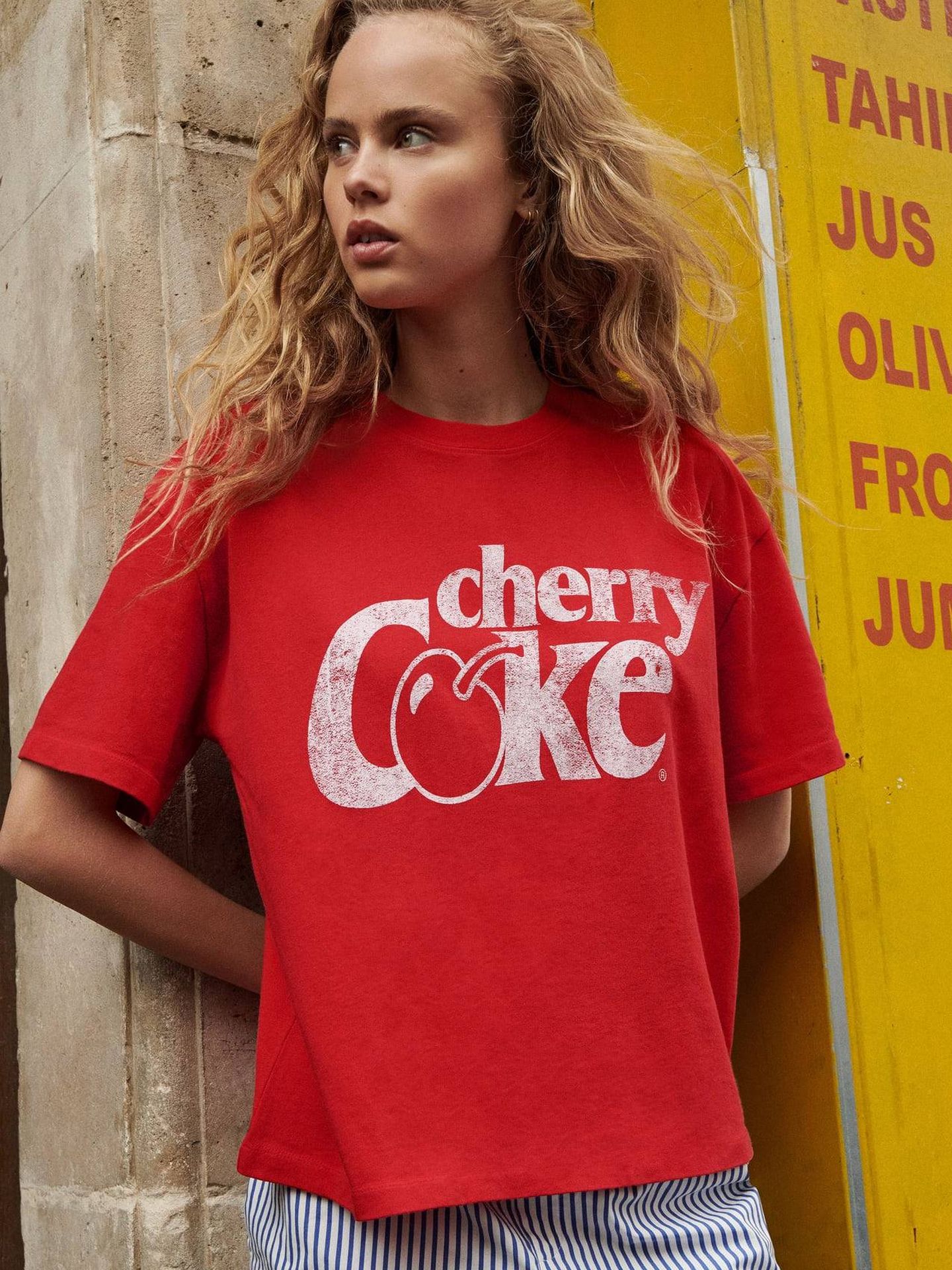 Camiseta de Cherry Coke de Zara. (Cortesía)