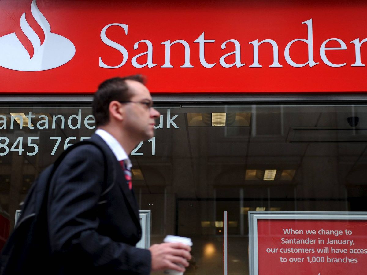 Foto: Sucursal del Banco Santander. (EFE/Andy Rain)