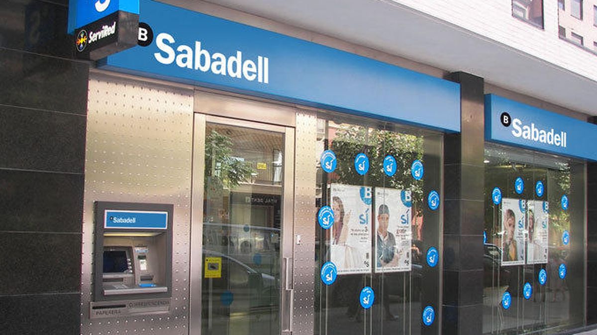 Banco Sabadell cerrará unas 250 oficinas en 2017 y reducirá la plantilla en 800 empleados
