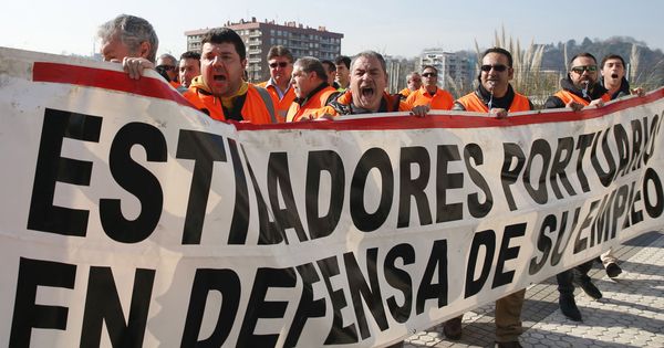 Foto: Los estibadores, en pie de guerra por la reforma que liberalizará su sector. (EFE)
