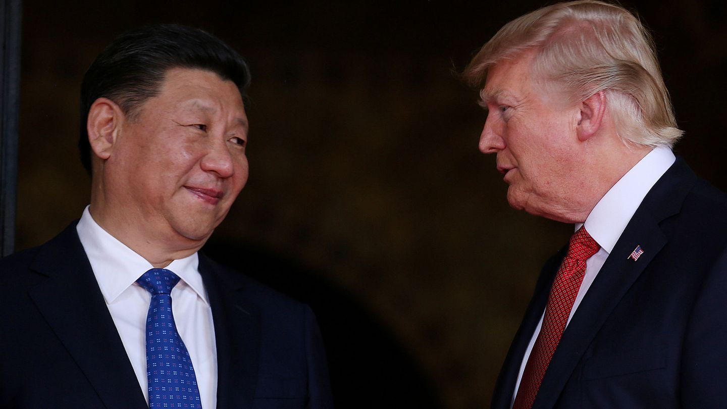 Donald Trump da la bienvenida al presidente chino Xi Jinping a EEUU en abril. (Reuters)