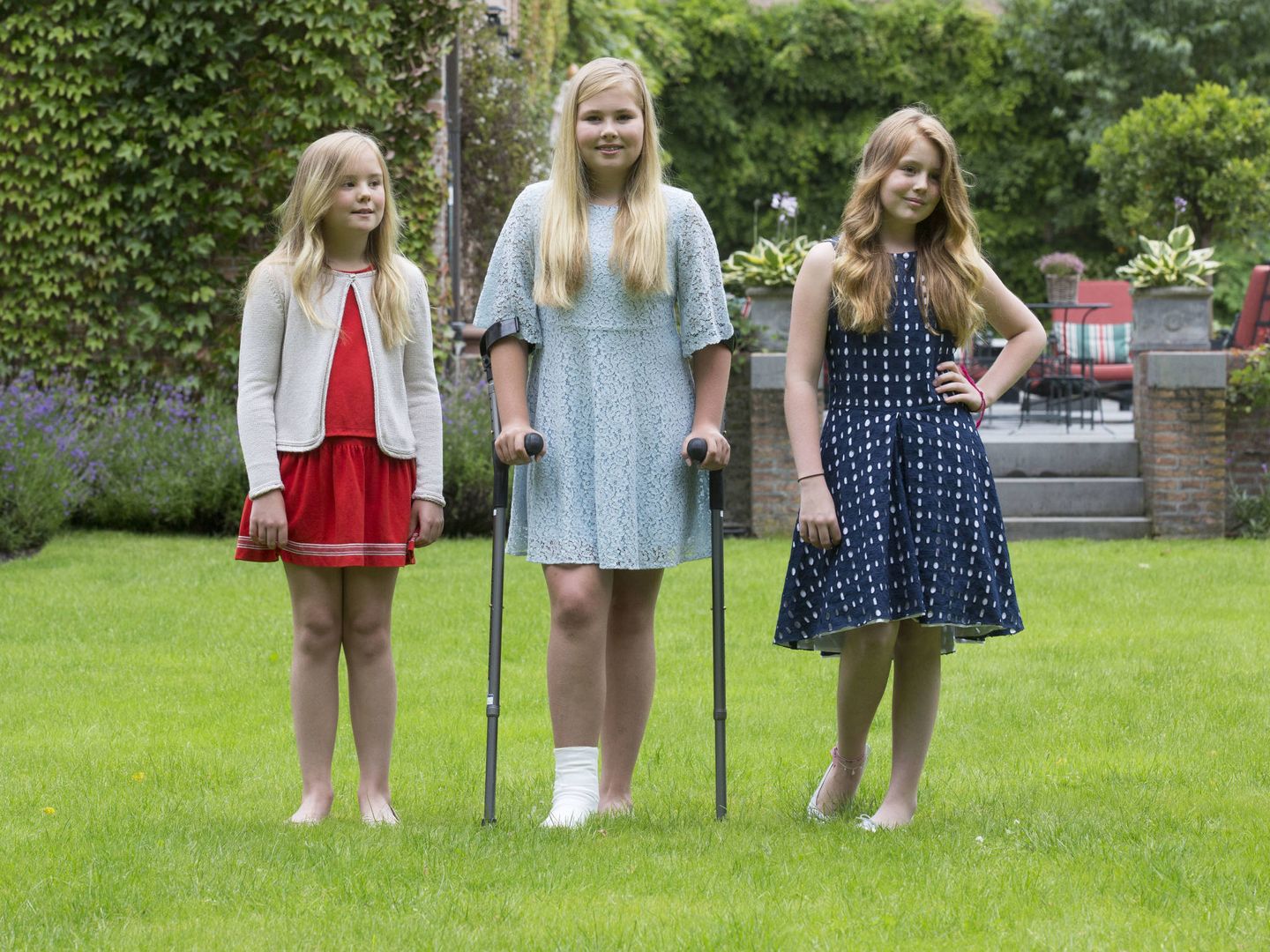 Ariane, Amalia y Alexia de Holanda en el posado de verano de 2016. (Getty)