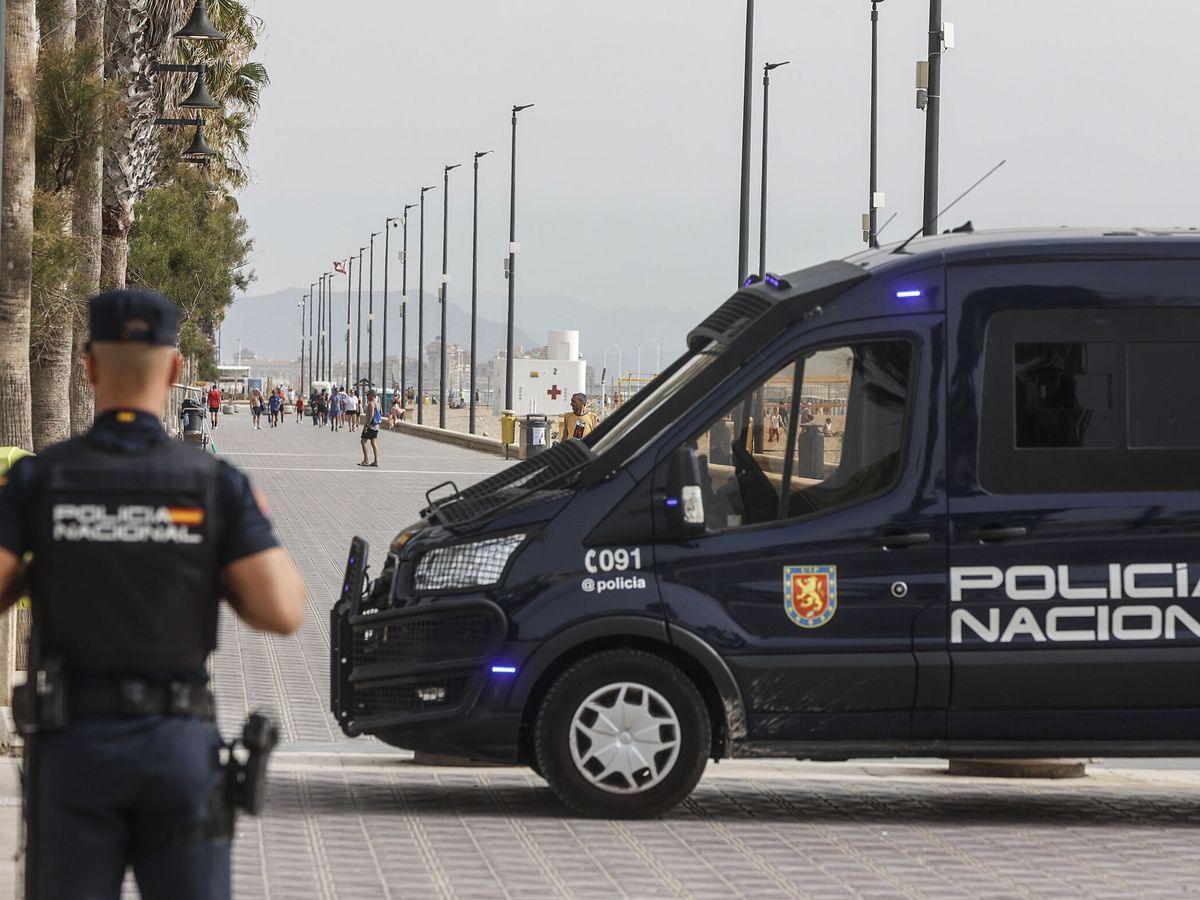 Foto: ¿En qué consiste la entrevista personal de las oposiciones a Policía Nacional en España? Esto es lo que se evalúa (Rober Solsona/Europa Press)
