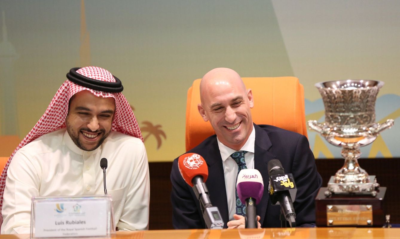 Rubiales, con el presidente de la Autoridad Saudí de Deportes. (EFE/STRINGER)