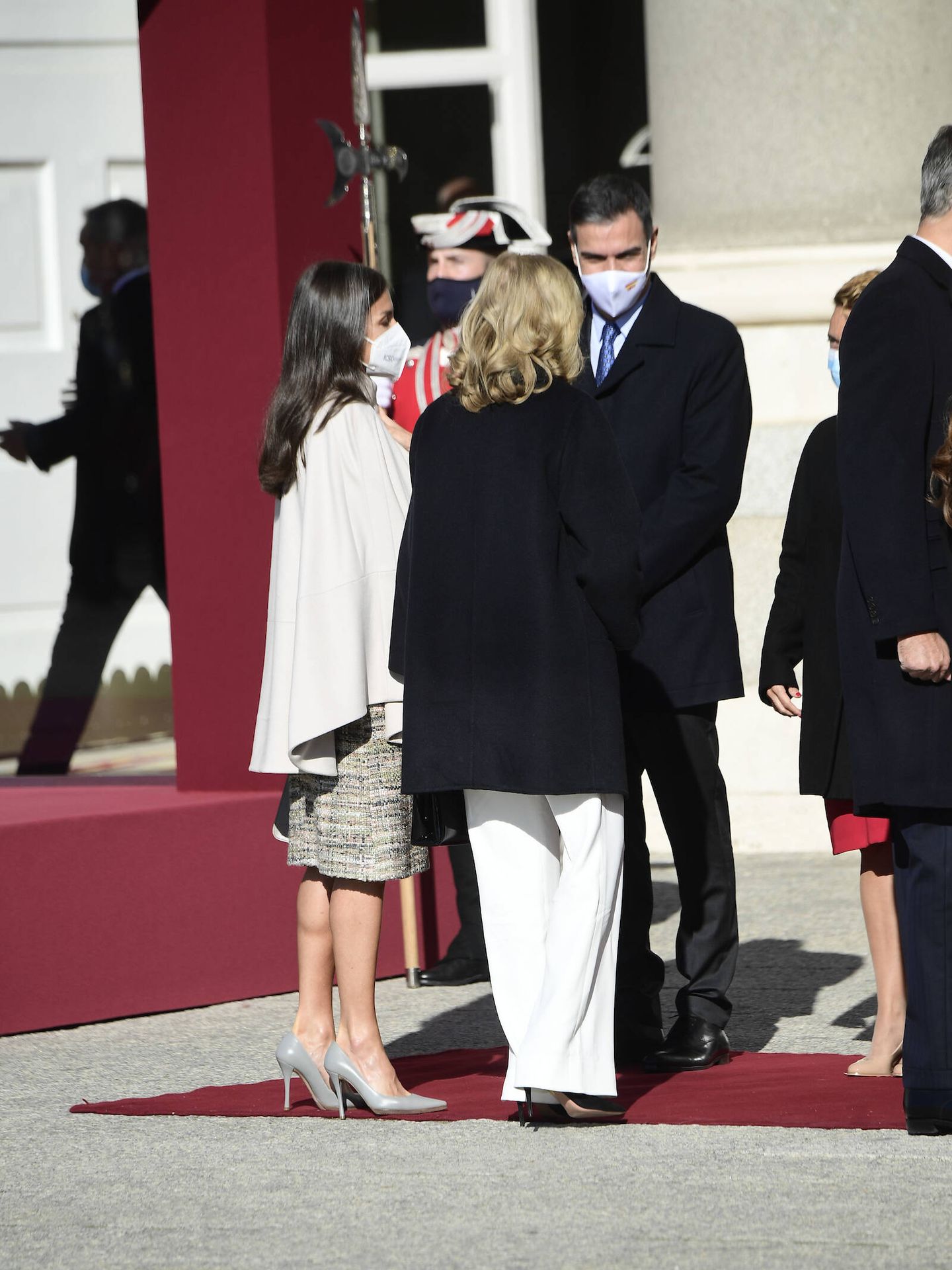 La reina Letizia y Laura Mattarella con el presidente del Gobierno, Pedro Sánchez. (Limited Pictures)