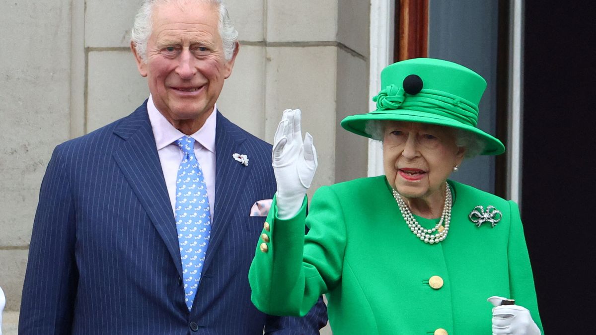 El nuevo rey de Inglaterra, Carlos III, llora la muerte de una "soberana querida y una madre muy amada"