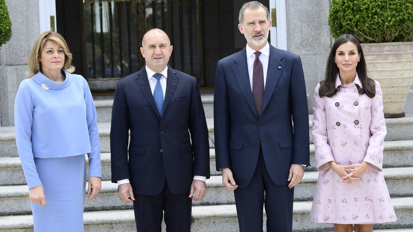 Los Reyes, con el presidente de Bulgaria y la primera dama. (LP)