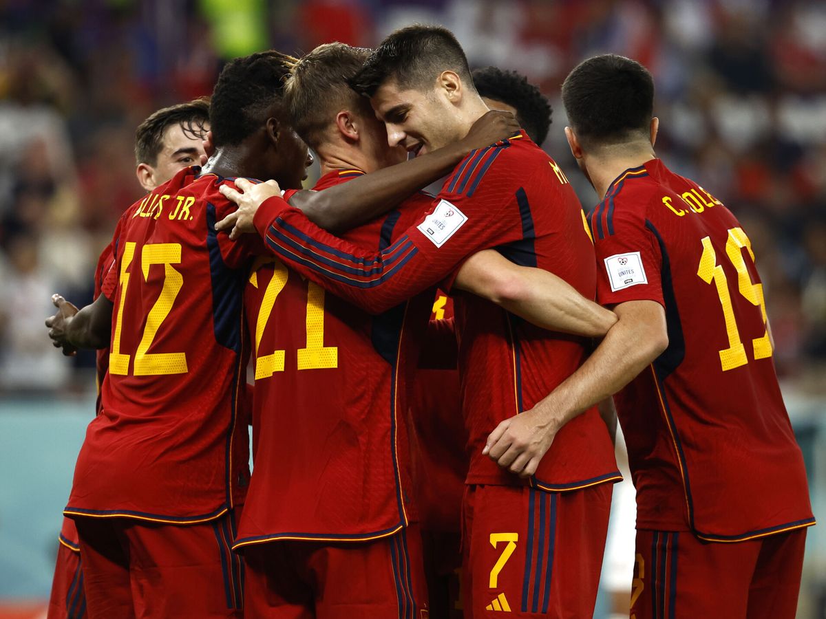Foto: España celebra un gol ante Costa Rica. (EFE/José Méndez)