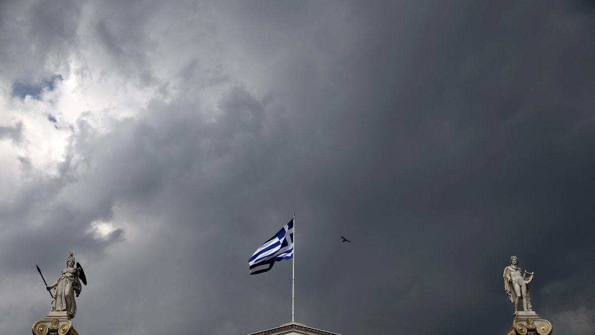 Los fondos buitres sobrevuelan las dos 'grecias' en busca del mayor beneficio