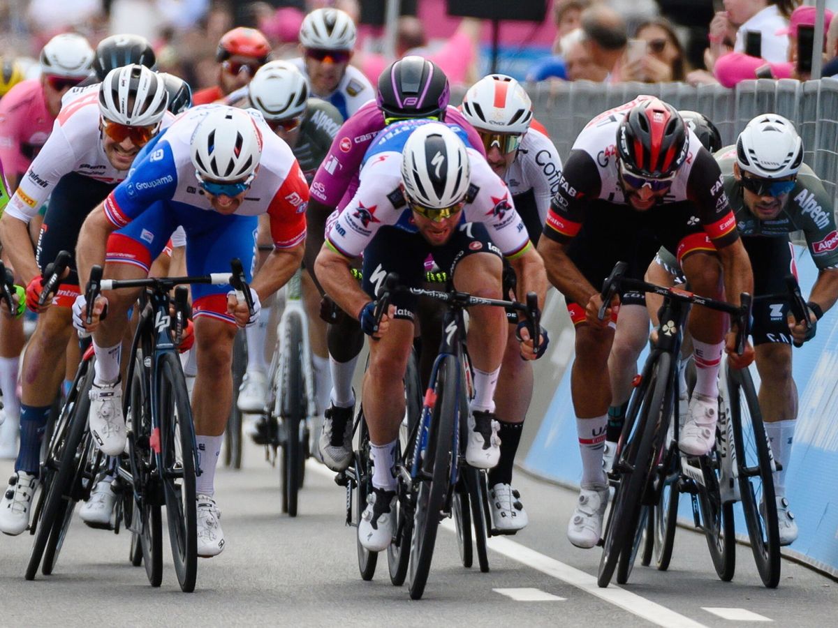 Foto: En directo, la cuarta etapa del Giro de Italia. (EFE/EPA/Tamas Vasvari)