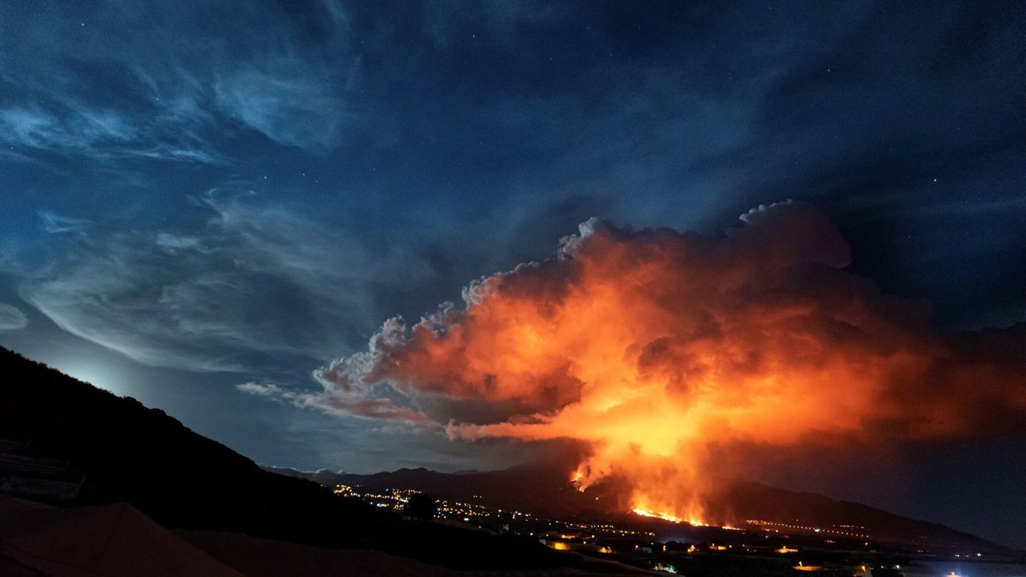 Volcán de La Palma. (EFE/Miguel Calero)