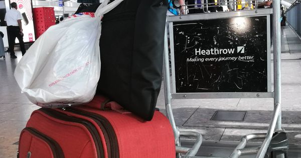 Foto: Colapso en Londres por la cancelación de cientos de vuelos de British Airways en Heathrow. La imagen es de mi equipaje y está tomada desde el suelo tras horas de trasiego (IGP)