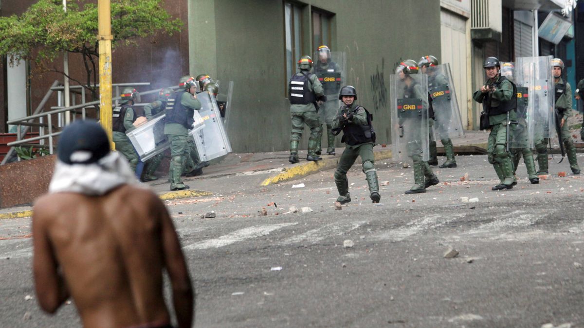 Maduro traslada la represión a las clases humildes, base de apoyo del chavismo 