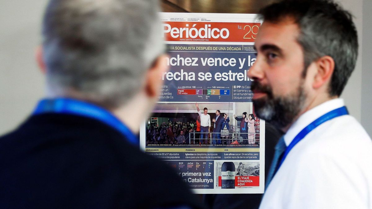 Sánchez 'actualiza' la Moncloa y cuelga ya las portadas de su victoria en los pasillos