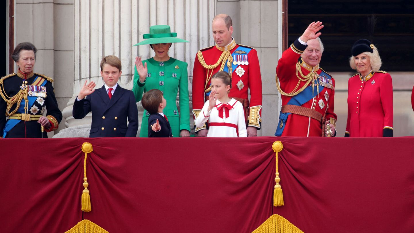 La familia real británica, durante el Trooping the Colour. (Reuters/UK MoD Handout)