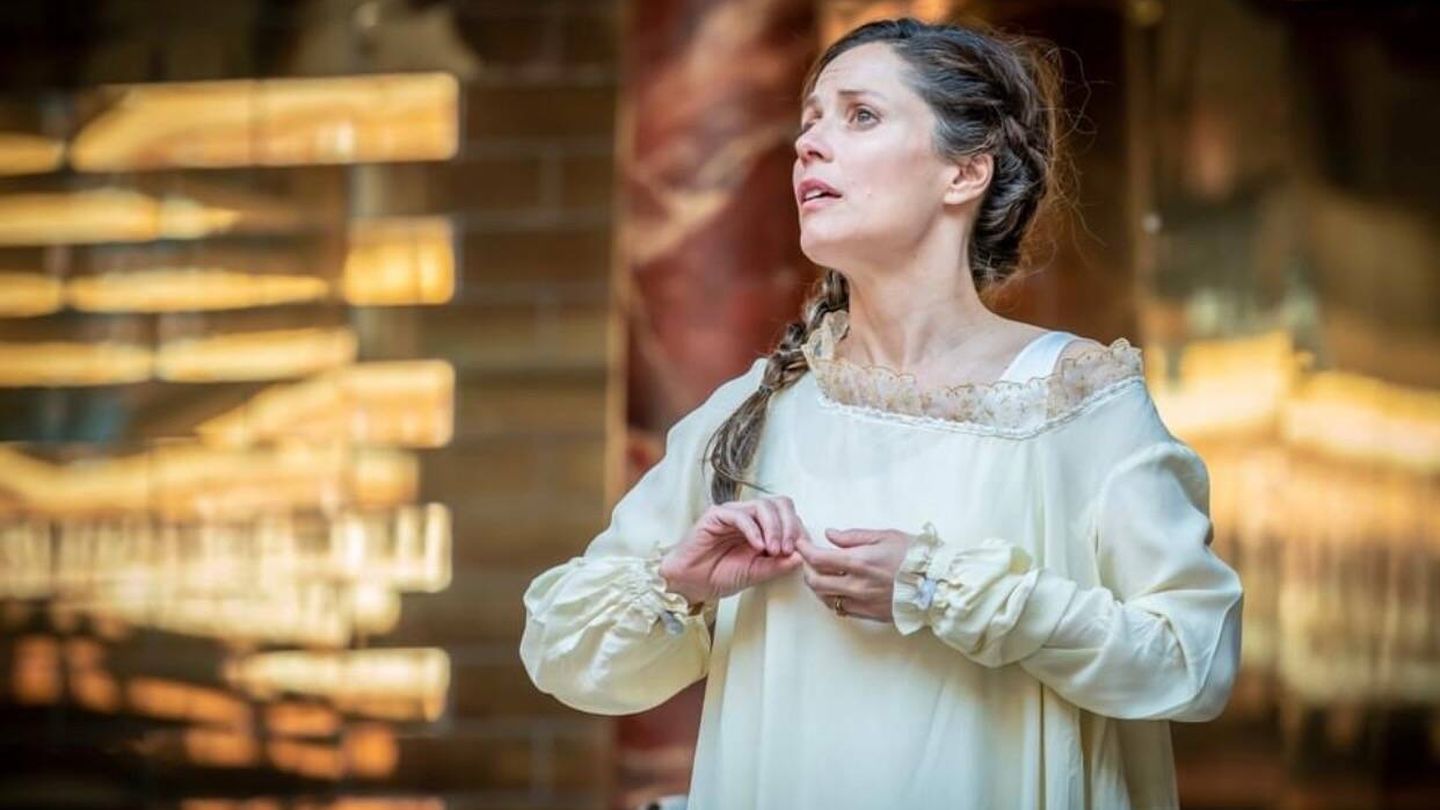 Bea Segura actuando en 'Enrique VIII', en The Globe Theatre de Londres. (Cortesía: Walter García)