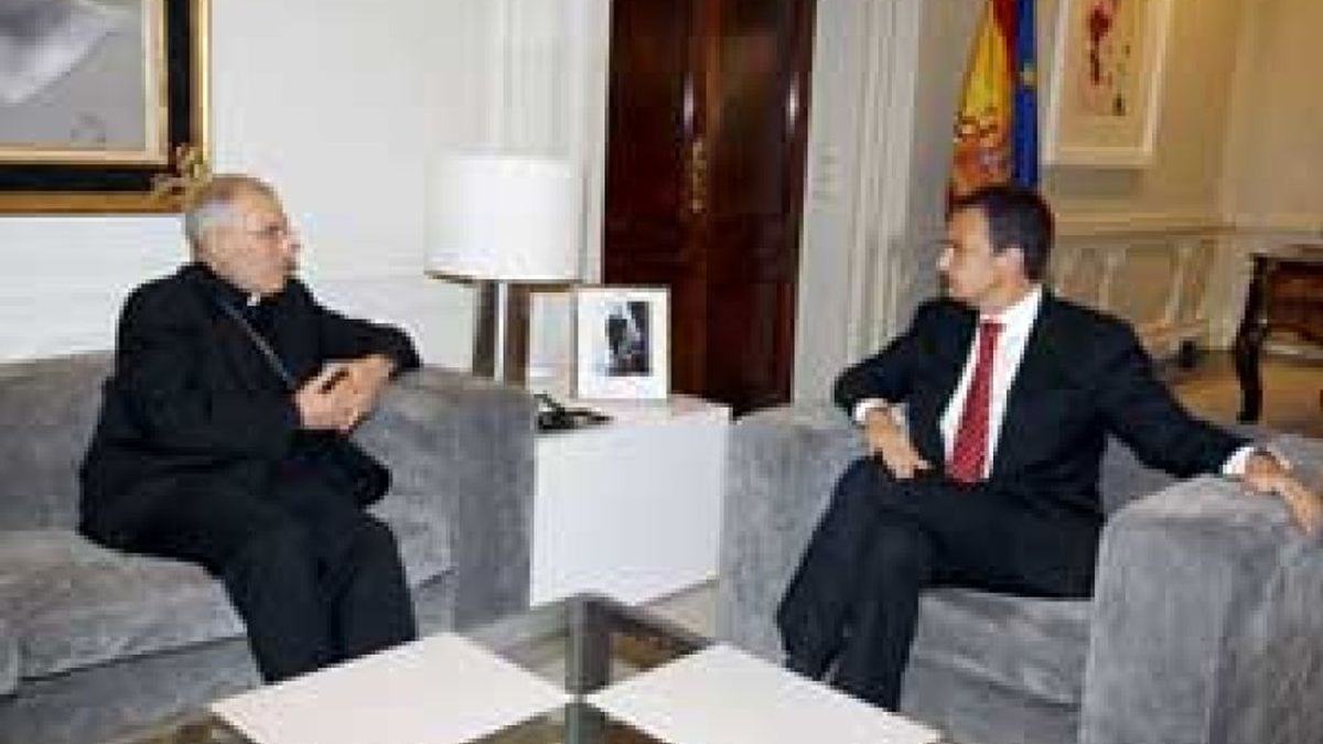 El cardenal Rouco, molesto por el modo en que fue convocado para entrevistarse con Zapatero
