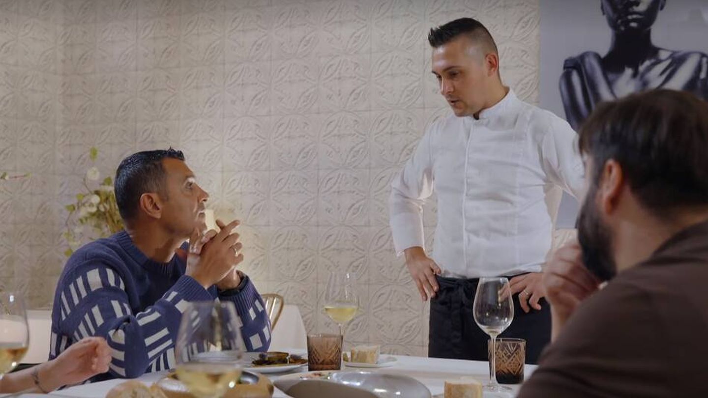 David Couñago hablando con Omar Fares en 'Batalla de restaurantes'. (Atresmedia)