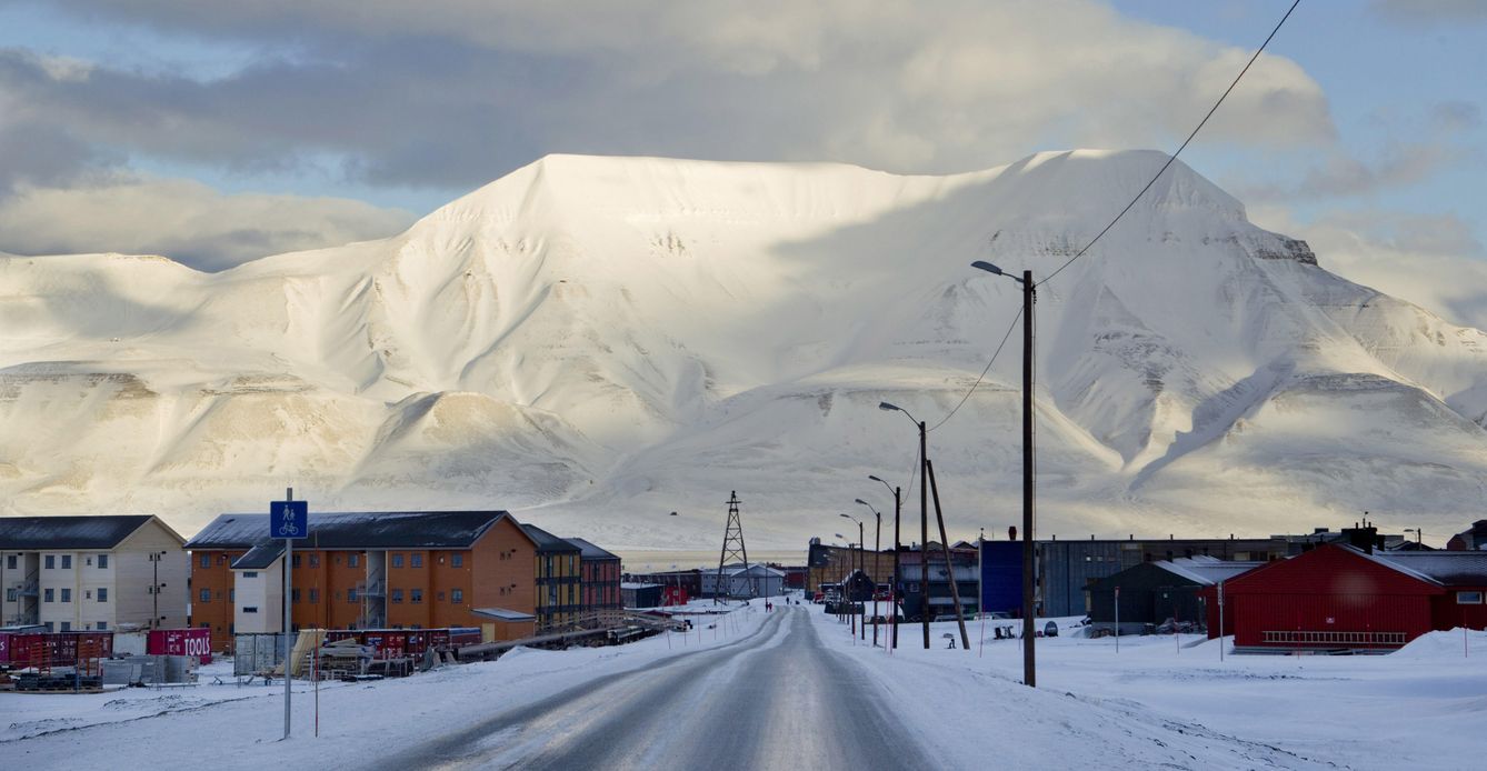 La ciudad de Longyearbyen es la población más grande de Svalbard y donde vive casi toda su población. (Reuters)